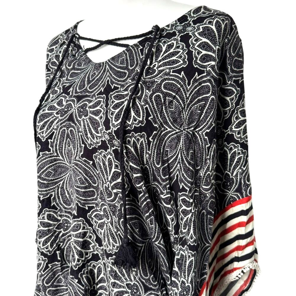 DEMOCRACY Women's Black Red White Floral Fringe Poncho Shawl Top Cover Up Tassel